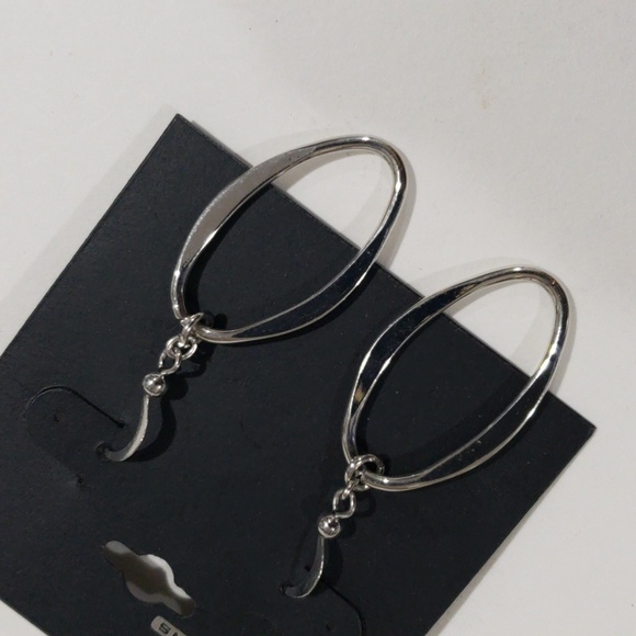 Elegant Silver tone Oval Hoop 2-inch Drop Earrings - Women's Fashion Jewelry - Picture 6 of 10